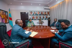 Lire la suite à propos de l’article Tentative d’évasion à Makala: Judith Suminwa interrompt sa mission au Kongo Central pour coordonner la crise