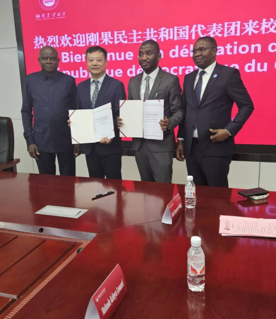 Lire la suite à propos de l’article Coopération : la RDC et la Chine signent un protocole d’accord pour l’exportation des produits congolais vers la Chine