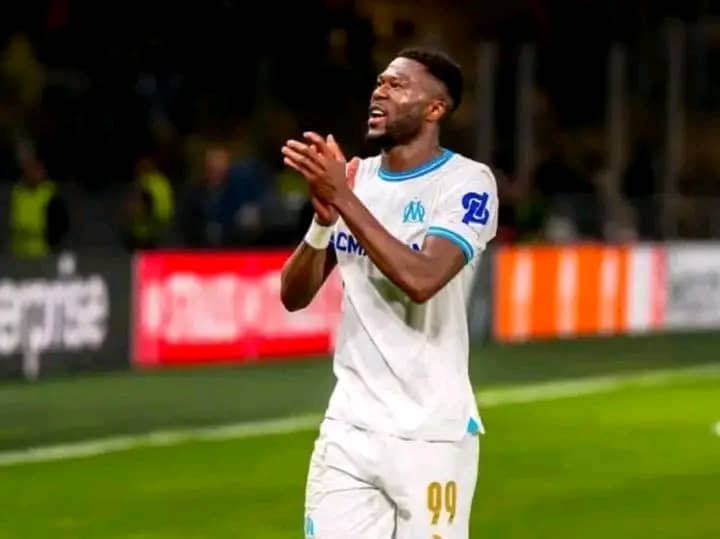 Lire la suite à propos de l’article Football : Mise à pied par l’OM, la LFP demande la réintégration de Chancel Mbemba dans le groupe professionnel