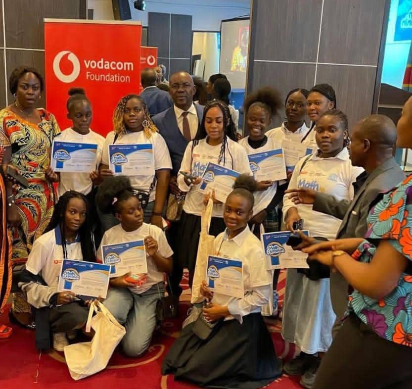 You are currently viewing Clôture du concours des Mathématiques au féminin : Un pari gagné pour la Lizadeel qui récompense six lauréates des écoles de Kinshasa