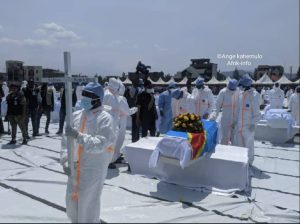 Lire la suite à propos de l’article Funérailles Unitaires des Déplacés au Nord-Kivu : Hommage aux Victimes au Stade de l’unité de Goma