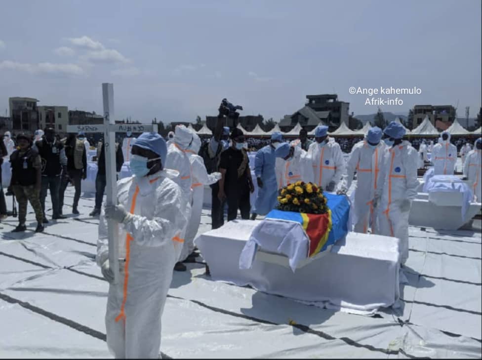 Lire la suite à propos de l’article Funérailles Unitaires des Déplacés au Nord-Kivu : Hommage aux Victimes au Stade de l’unité de Goma