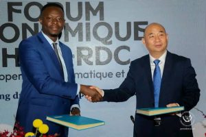 Lire la suite à propos de l’article Coopération : la RDC signe un protocole d’accord avec le groupe chinois CMOC pour accroître sa puissance énergétique