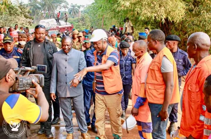 You are currently viewing Kasaï-Central : Moïse Kambulu N&rsquo;konko se félicite de l&rsquo;avancement des travaux de réhabilitation de la route Kananga – Kalamba Mbuji