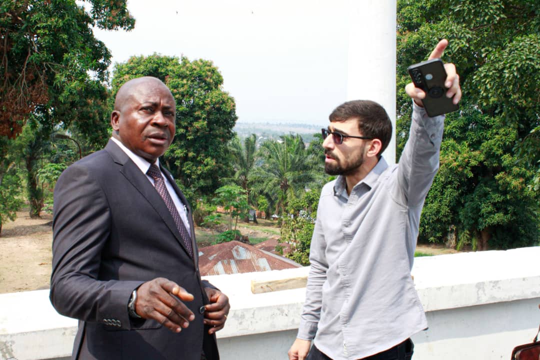 You are currently viewing Kasaï Central : le gouverneur Joseph-Moïse Kambulu inspecte quelques chantiers de développement