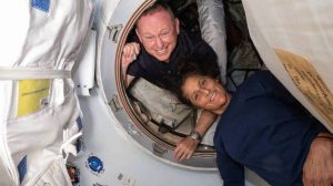 Lire la suite à propos de l’article Monde : Deux astronautes bloqués à bord de l’ISS depuis huits mois déjà