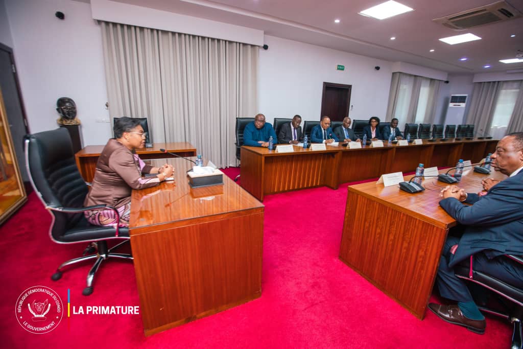Lire la suite à propos de l’article RDC: Judith Suminwa prend des mesures pour éviter la grève des chauffeurs poids lourds sur la RN1