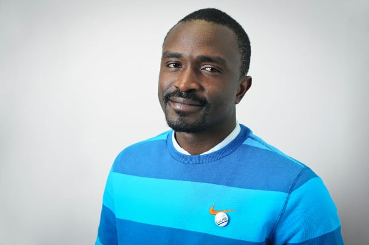 You are currently viewing RDC :  » Lors de ma détention à l’ANR, il m’a été exigé de me déshabiller dans le bureau d’un directeur avant d’être menotté, de subir des violences physiques  » (Fred Bauma )