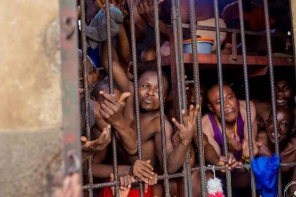 Lire la suite à propos de l’article Butembo : 1 300 détenus entassés dans une prison d’une capacité de 220 places