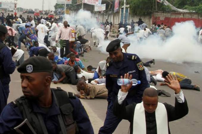You are currently viewing Répression de la manifestation des futurs magistrats :  «le régime Tshisekedi s’éloigne de plus en plus de la protection et promotion des droits humains» (Katende)