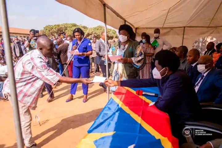 Lire la suite à propos de l’article Désengorgement de la prison Kasapa: Plus de 250 détenus malades, blessés, les mineurs et les personnes sans jugement libérés à Lubumbashi 