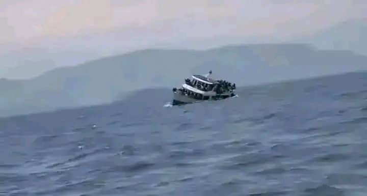 Lire la suite à propos de l’article Naufrage sur le lac Kivu : 34 corps repêchés, les autorités multiplient les arrestations
