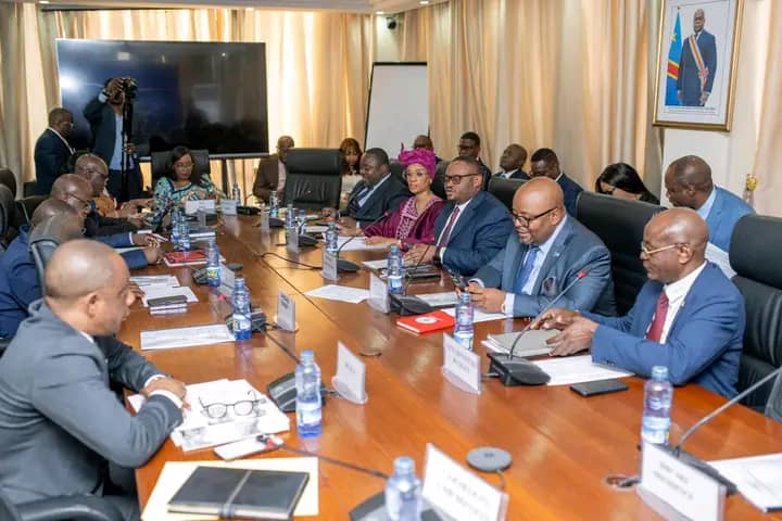 Lire la suite à propos de l’article RDC: les recettes publiques ont dépassé les dépenses au mois de septembre (Troïka politique)