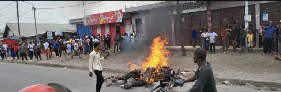 Lire la suite à propos de l’article Insécurité à Goma : Trois présumés braqueurs brûlés vif, un autre cas de justice populaire 
