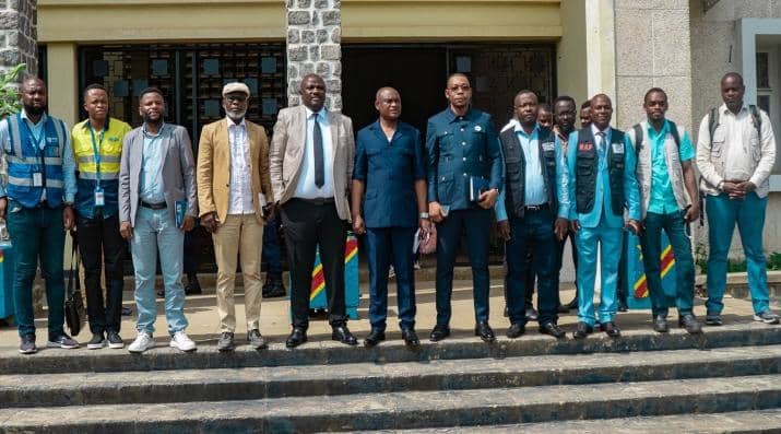 You are currently viewing Route Kalamba-Mbuji : Une importante mission déployée par le ministre des Infrastructures à Kananga pour évaluer les travaux