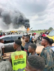 Lire la suite à propos de l’article Urgent : un hélicoptère s’est écrasé à l’aéroport de Ndolo