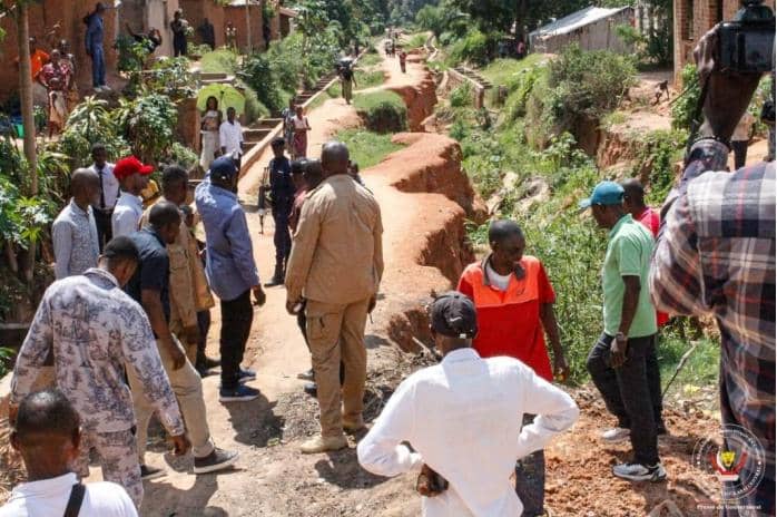 Lire la suite à propos de l’article Kasaï-Central : le Gouverneur de province fait le constat de la poursuite de certains chantiers ouverts à Kananga