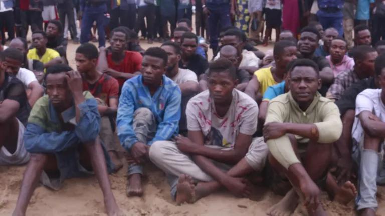 Lire la suite à propos de l’article Insécurité à Mont Ngafula : la police interpelle plus de 100 présumés criminels lors d’un bouclage
