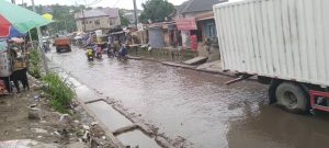 Lire la suite à propos de l’article Kinshasa : Les habitants de Mont-Ngafula déplorent l’état impraticable de la route Kimwenza Gare
