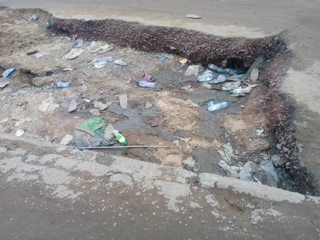 Lire la suite à propos de l’article Kinshasa : dégradation de la route universitaire, un casse-Tête pour les usagers