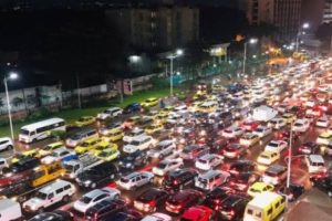 Lire la suite à propos de l’article Embouteillages à Kinshasa :  » La constitution empêche t-elle de résoudre ce problème ?  » (Martin Fayulu)