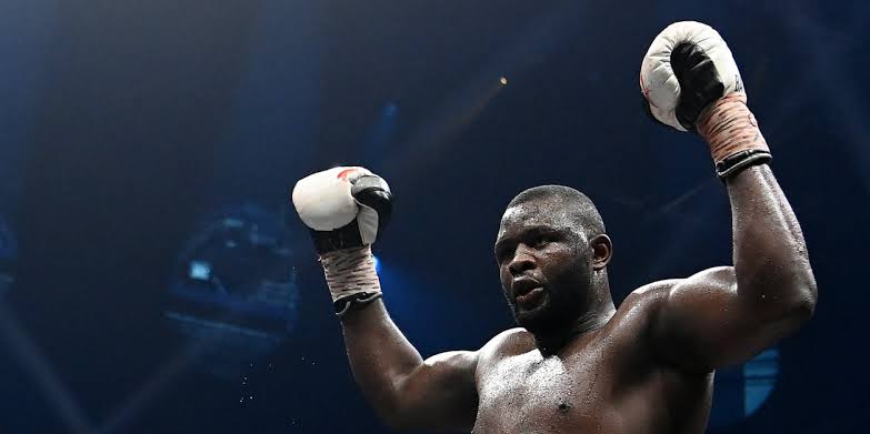 You are currently viewing Boxe : le combat tant attendu entre Martin Bakole et Agit Kabayel annulé