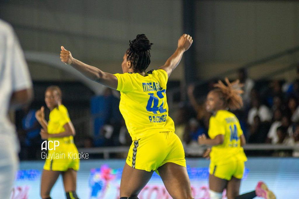 Lire la suite à propos de l’article Can Handball Seniors Dames : Victorieuse face à la Guinéen, les léopards voient le quart de finale 