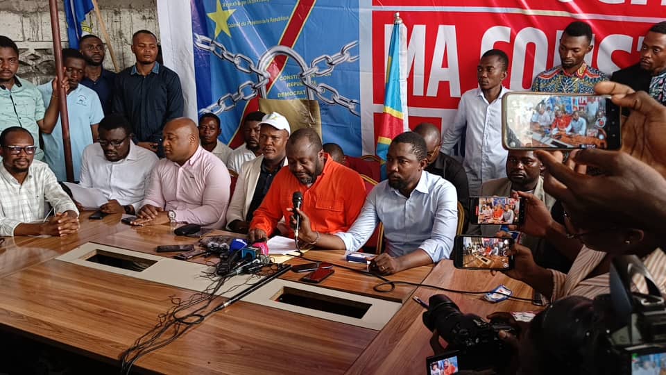 Lire la suite à propos de l’article Kinshasa : En meeting le 14 décembre prochain au stade Municipal de Masina, le collectif Sursaut National accuse le pouvoir de préparer des affrontement 