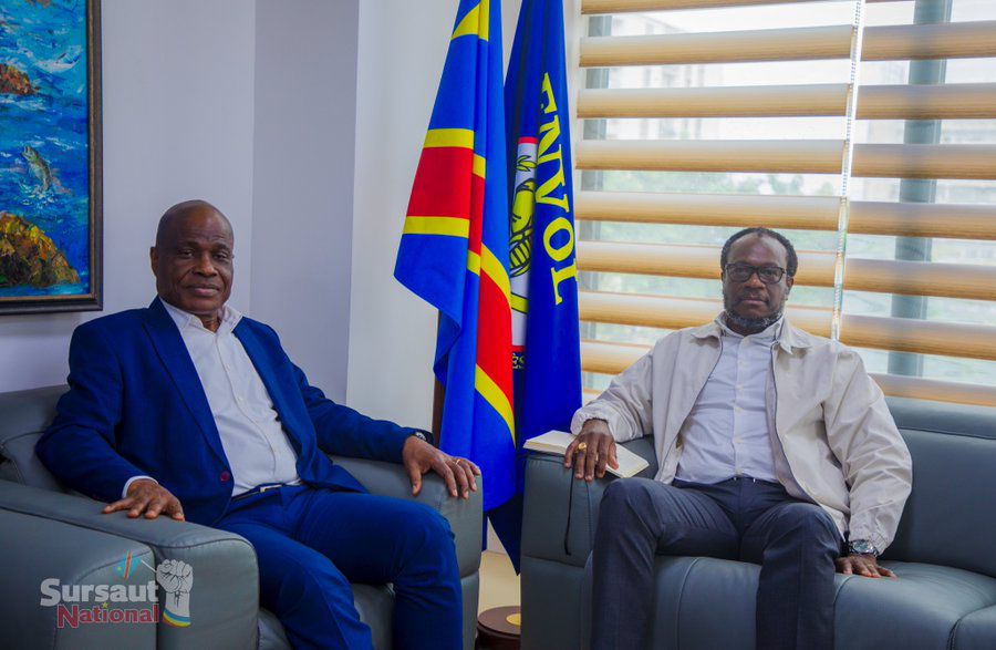 Lire la suite à propos de l’article Changement de la constitution : « TSHISEKEDI préfère épuiser la Nation dans un débat sans-issue pour son troisième mandat » ( Delly Sesanga) 