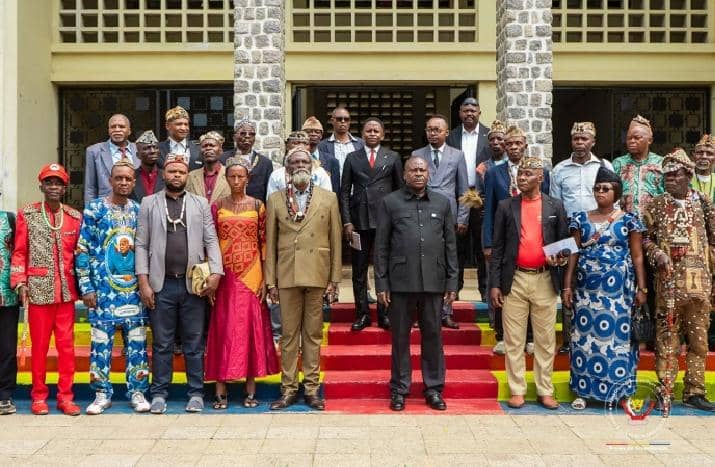 Lire la suite à propos de l’article Kasaï-Central: Des autorités traditionnelles et coutumières soutiennent la révision constitutionnelle 