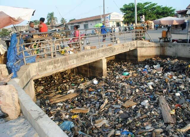 Lire la suite à propos de l’article Kinshasa : Judith Suminwa effectue une visite d’inspection des travaux de construction et de réhabilitation de la voirie 