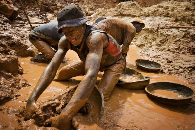 Lire la suite à propos de l’article Guerre à l’Est: la RDC traduit Apple en justice pour exploitation illégale de minerais
