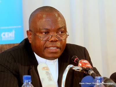 Lire la suite à propos de l’article Urgent : l’ex-président de la CENI Daniel Ngoyi Mulunda arrêté en Zambie