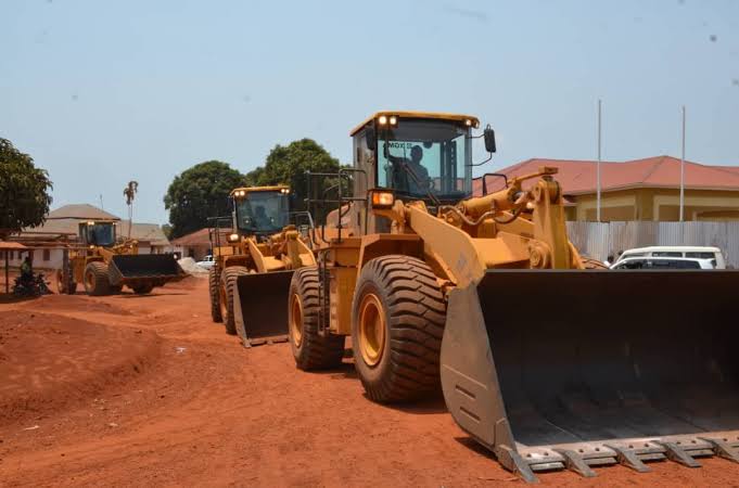 Lire la suite à propos de l’article Tshikapa : Des engins de génies civil réceptionnés pour la construction de 16km de voirie urbaine