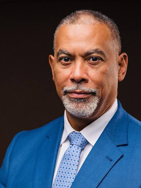 Lire la suite à propos de l’article Olivier Kamitatu : « Constant Mutamba ferait mieux d’assumer les devoirs de sa charge que se pavaner en se glorifiant de vouloir la mise à mort de plus de 100 jeunes Congolais « 