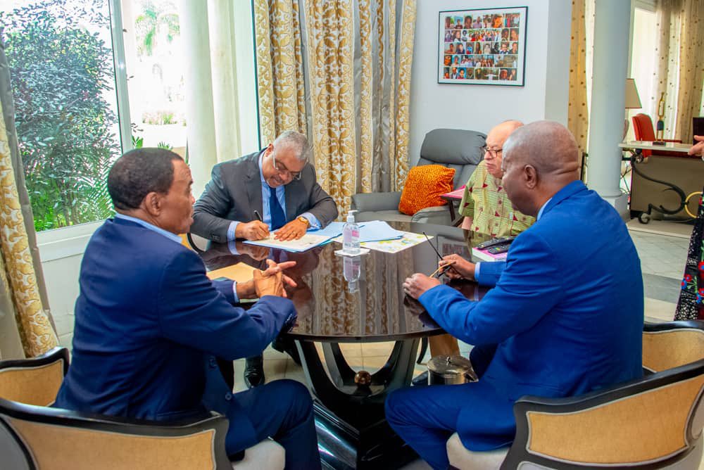 Lire la suite à propos de l’article Changement de la constitution : Léon Kengo wa Dondo, Evariste Mabi Mulumba, Adolphe Muzito et Samy Badibanga s’unissent pour soutenir l’initiative