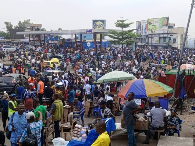 You are currently viewing Kinshasa : Pas de transport en commun ce lundi, les chauffeurs boudent la grille tarifaire imposée par l’autorité de la ville
