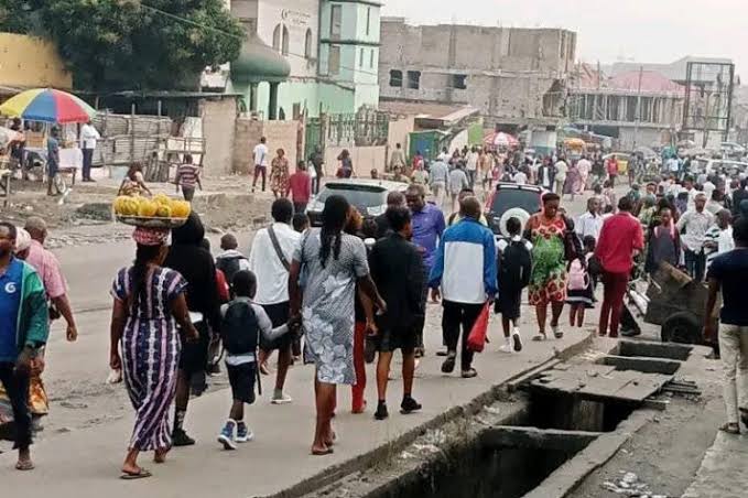 Lire la suite à propos de l’article Kinshasa : Pas de transport ce matin, la population vit un calvaire pour se déplacer