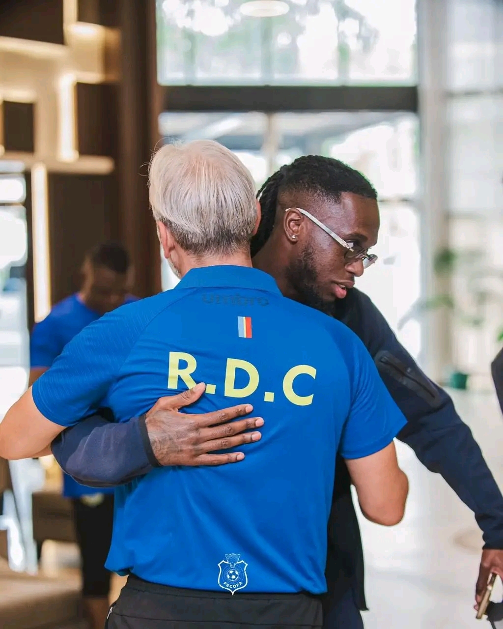 Lire la suite à propos de l’article Éliminatoires Coupe du monde 2026 : Bissaka l’arrière moderne à haute intensité rejoint les Léopards à Juba