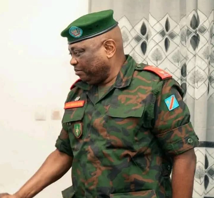 Lire la suite à propos de l’article RDC : Martin Fayulu rend hommage au Général Daniel Mwaku et réclame une enquête