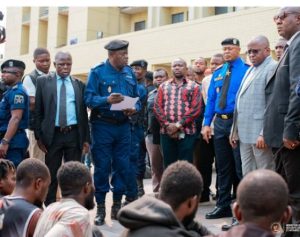 Lire la suite à propos de l’article RDC : plus de 30 présumés criminels présentés au ministre de l’intérieur 
