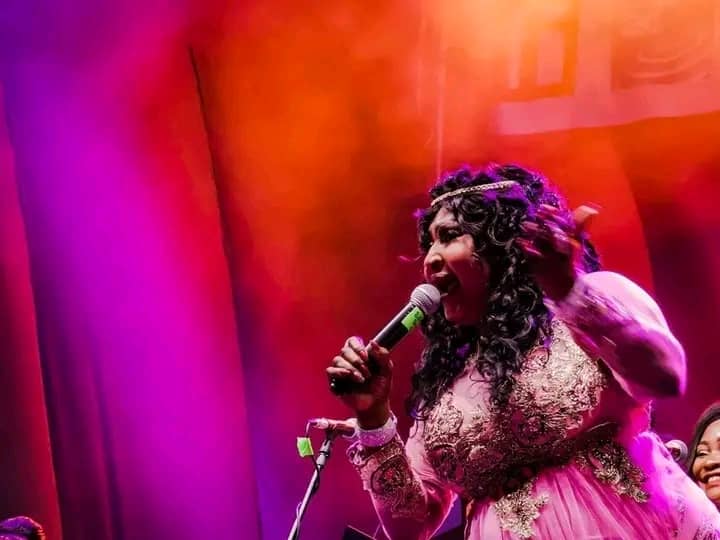 Lire la suite à propos de l’article Culture : l’artiste Mbilia Bel victime d’un accident de la route à Kinshasa