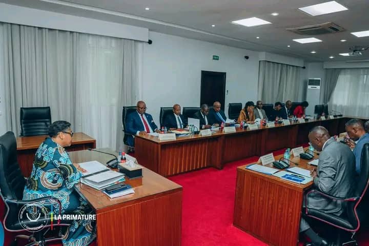 Lire la suite à propos de l’article RDC : Judith Suminwa préside la première réunion du comité de pilotage des Zones économiques spéciales