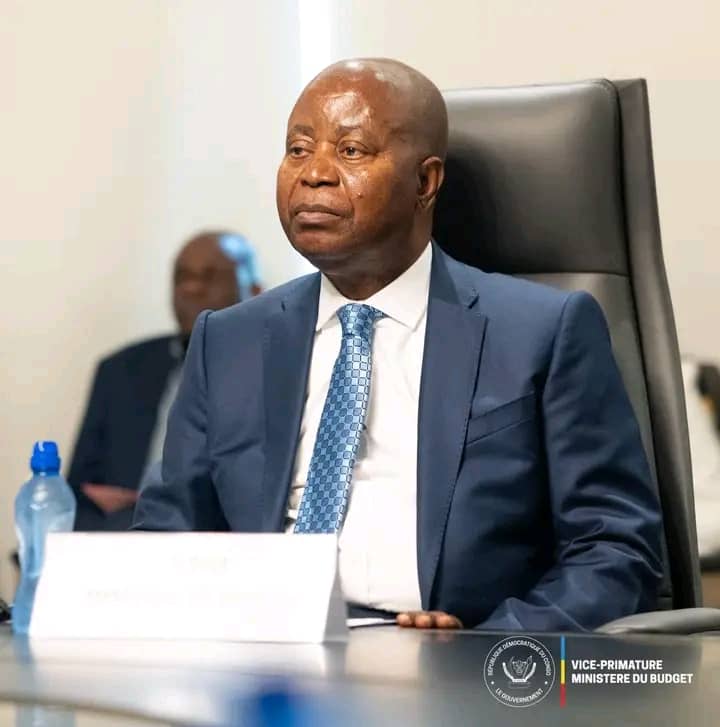 Lire la suite à propos de l’article RDC : Adolphe Muzito présente un avant-projet de budget 2026 de 20,3 milliards USD