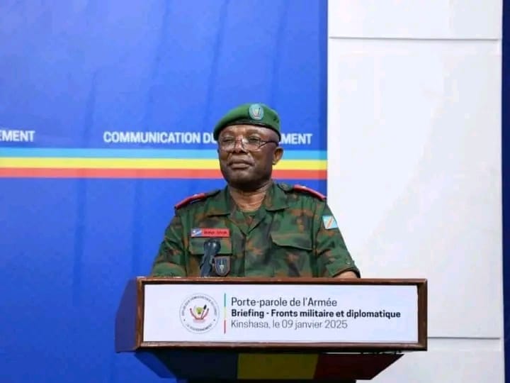 Lire la suite à propos de l’article RDC : les FARDC démentent les rumeurs de fuite du Général Banza à Uvira