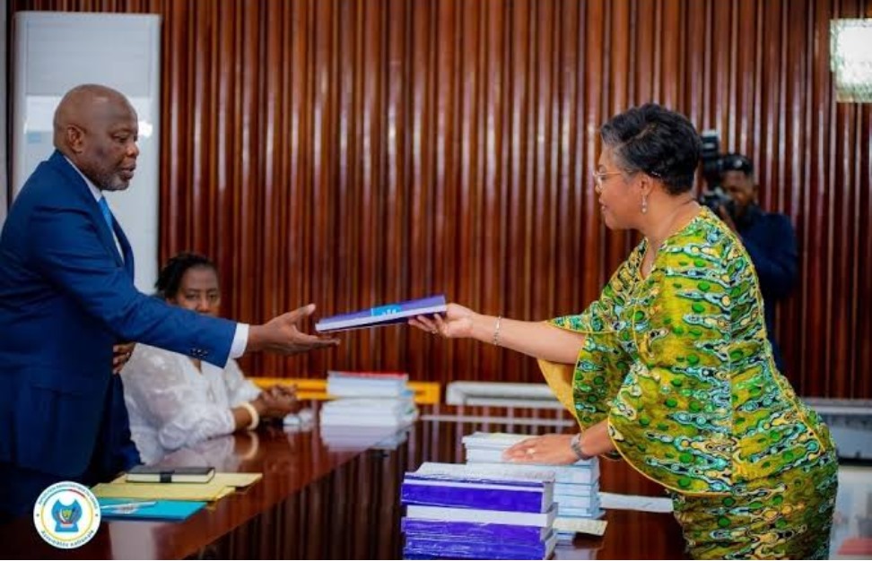 Lire la suite à propos de l’article RDC : Judith Suminwa dépose un budget 2026 de 20,3 milliards de dollars à l’Assemblée nationale