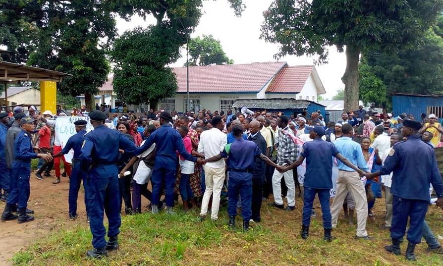 Lire la suite à propos de l’article Lomami : seuls les diplômés désormais éligibles pour intégrer la police, prévient le Major Patrick Kiatenda