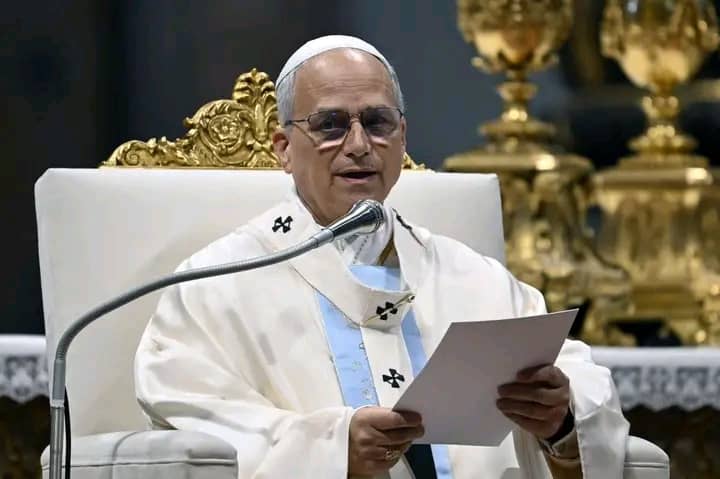 Lire la suite à propos de l’article Religion : le pape Léon XIV rejette le mariage homosexuel et l’ordination des femmes diacres