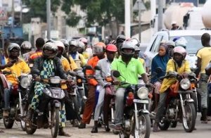 Lire la suite à propos de l’article Kinshasa : le Chef de l’État bannit les taxis-motos du centre-ville et lance une réorganisation du transport urbain