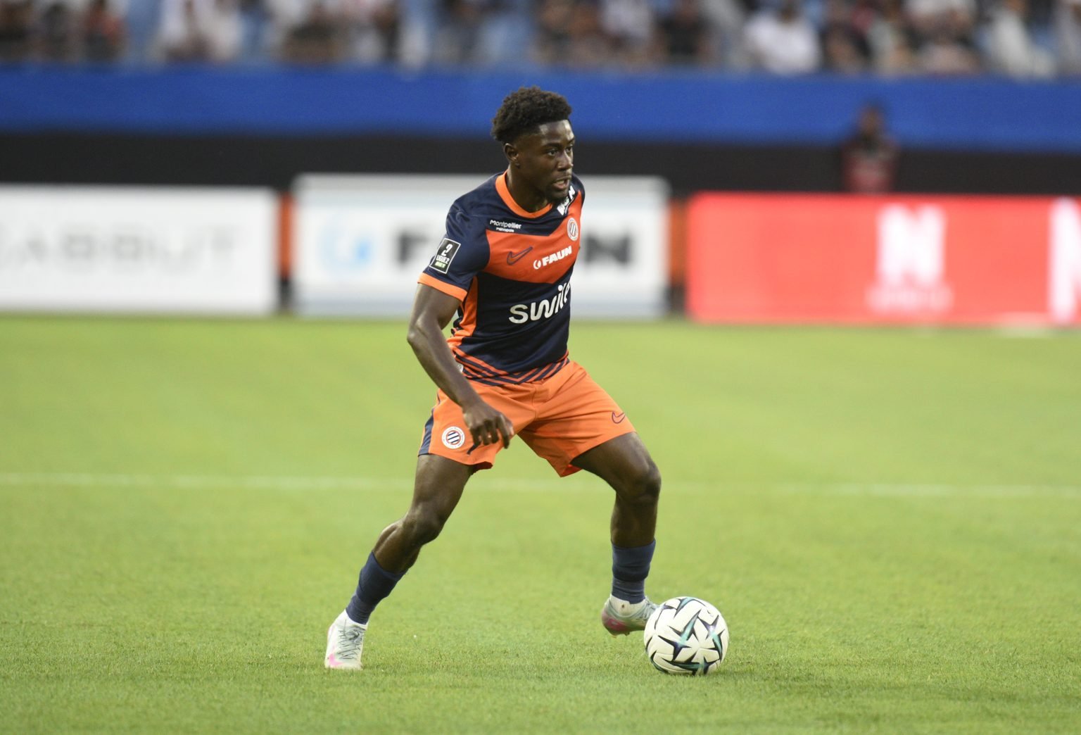 Lire la suite à propos de l’article Montpellier : Nathanaël Mbuku, l’ailier congolais qui veut rallumer la flamme à La Mosson